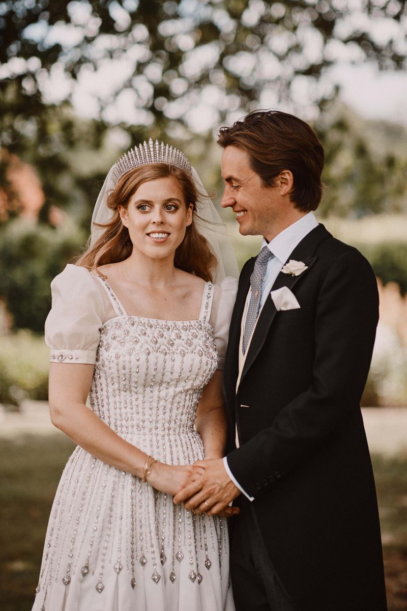 La princesa Beatriz honró a la reina Isabel con la tiara nupcial que sobrevivió al desastre de la boda real