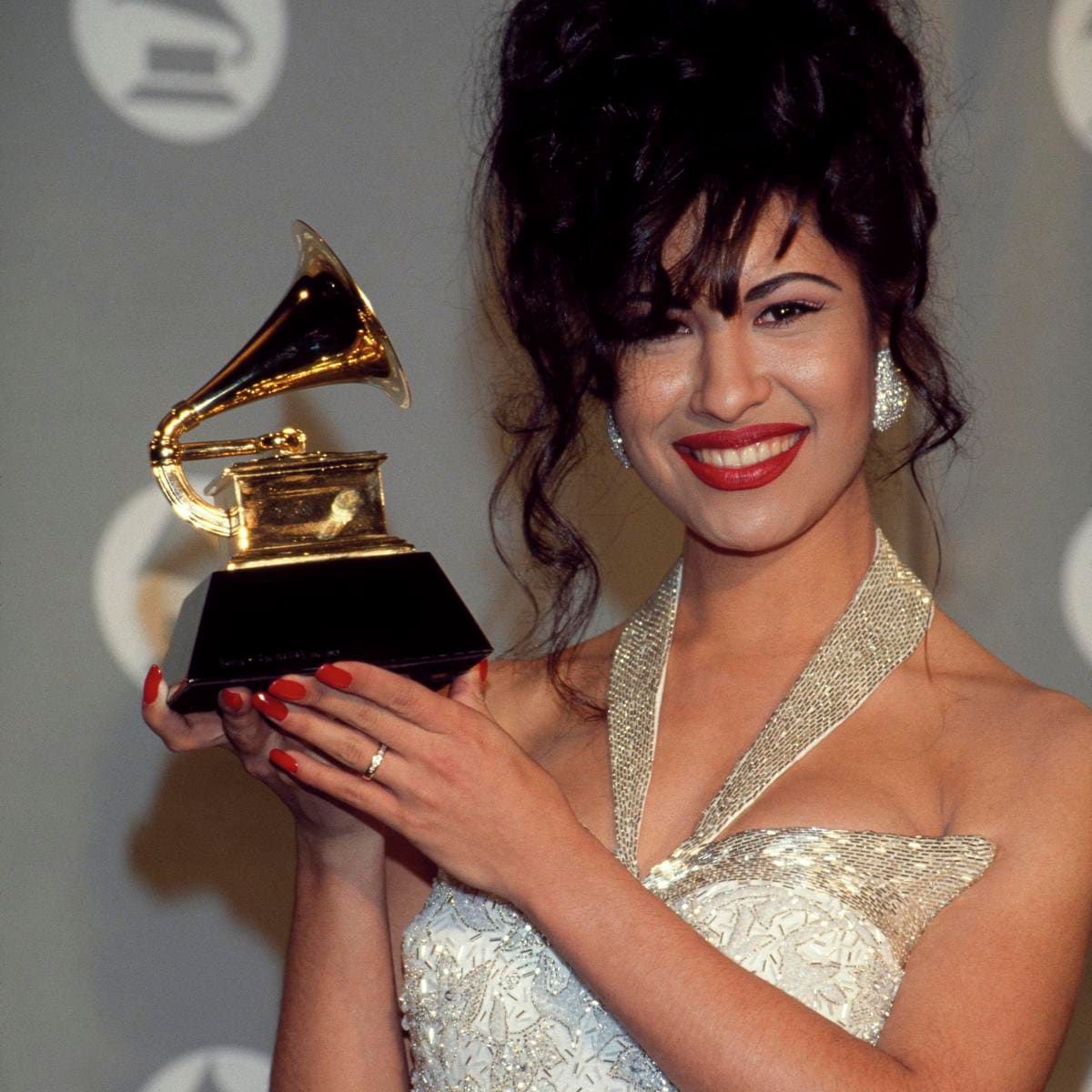 selena quintanilla gold dress Selena quintanilla gold outfit