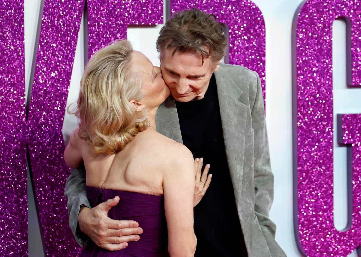 Pamela looked radiant in a strapless jewel-toned Rodarte gown, and at one point she leaned in to kiss the actor on the cheek.