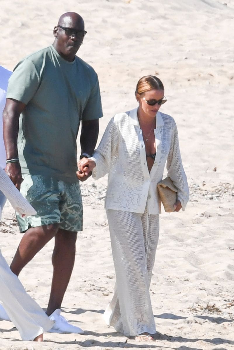 The couple looked every bit the power duo as they soaked up the sun and Mediterranean glam.
