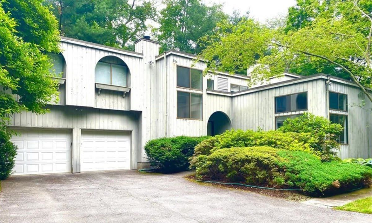 Mariah Carey sells her mom’s abandoned home in New York