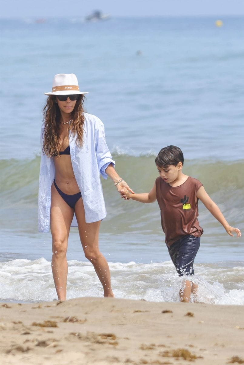 Eva Longoria enjoyed a beach day with her son Santiago Bastón