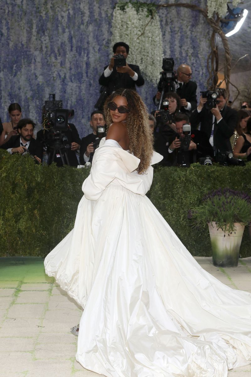 Blue Ivy Carter debuts at the 2026 Met Gala.