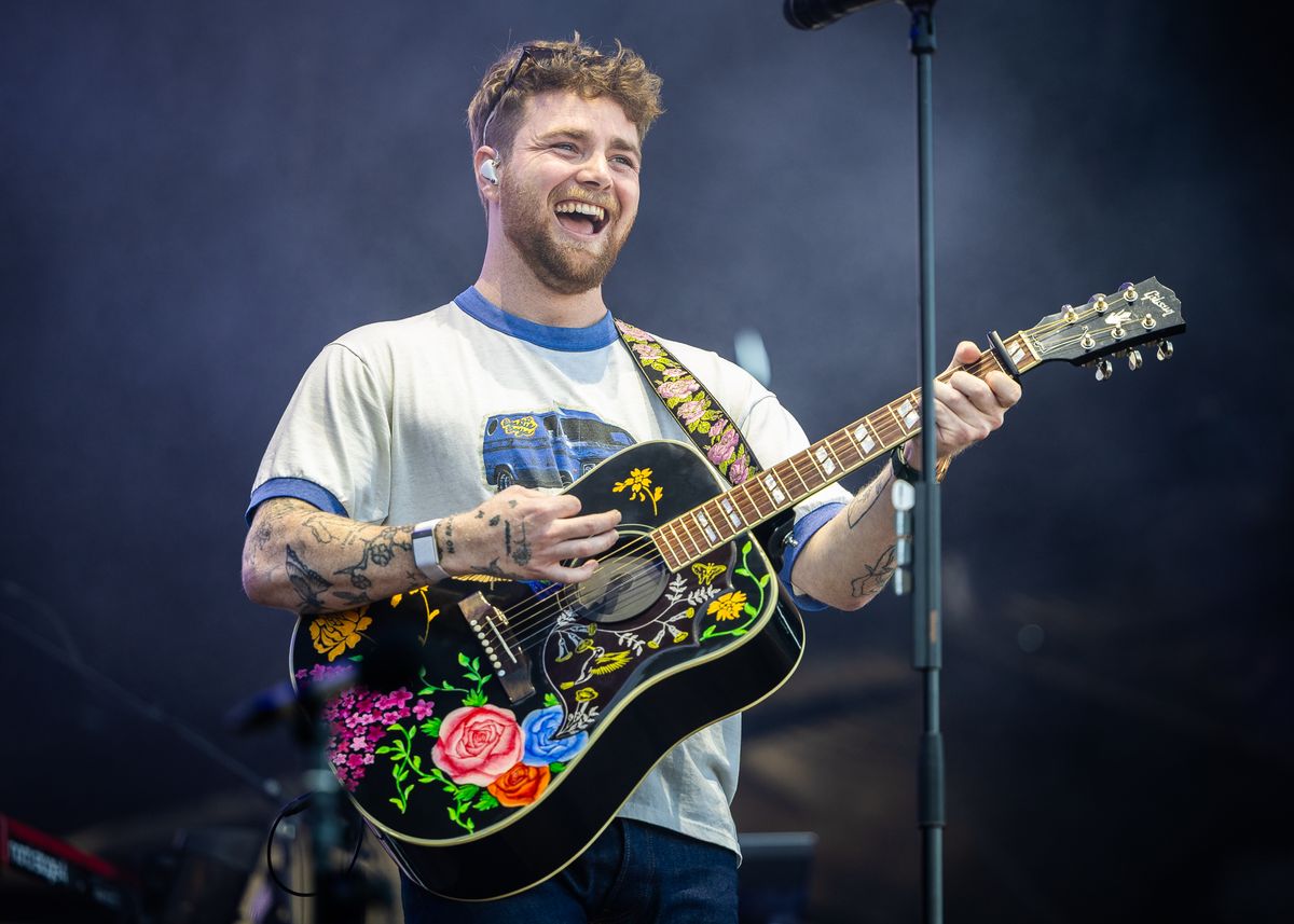 Alex Warren is up for Best New Artist