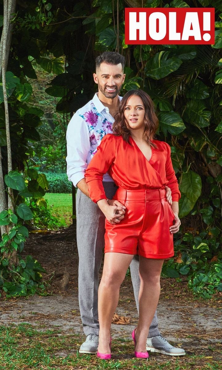 Adamari Lopez y Toni Costa pose for HOLA!