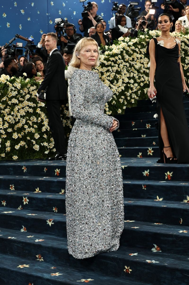 Pamela Anderson debuts short hair at the 2025 Met Gala