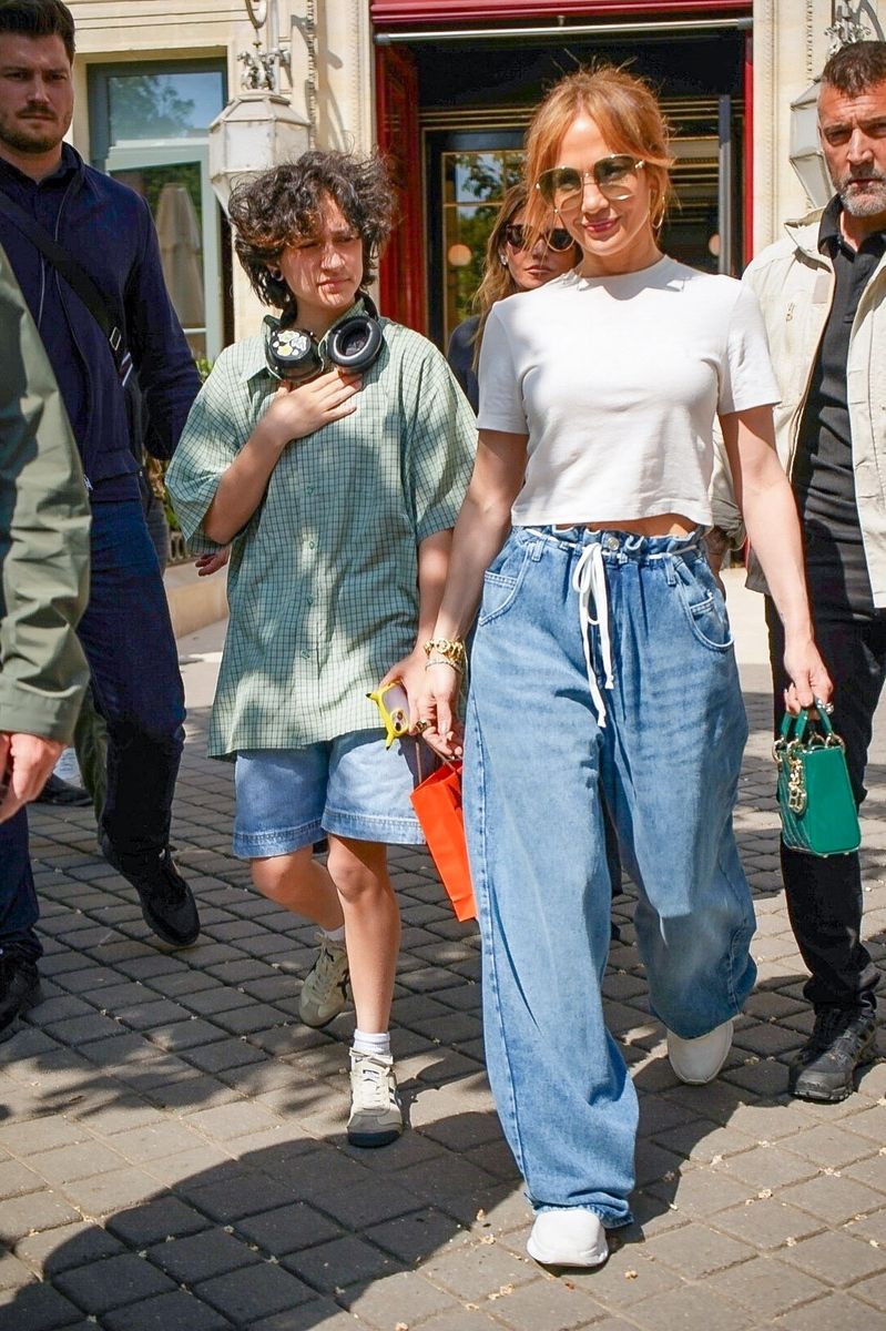 Emme Muñiz and mom Jennifer Lopez in Europe 