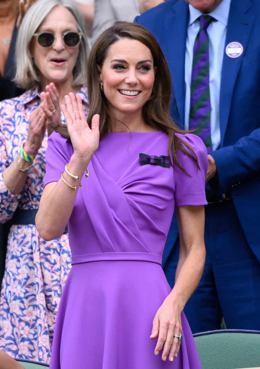 The green and purple bow brooch traditionally represents the Princess of Wales' role as patron of the All England Lawn Tennis and Croquet Club.