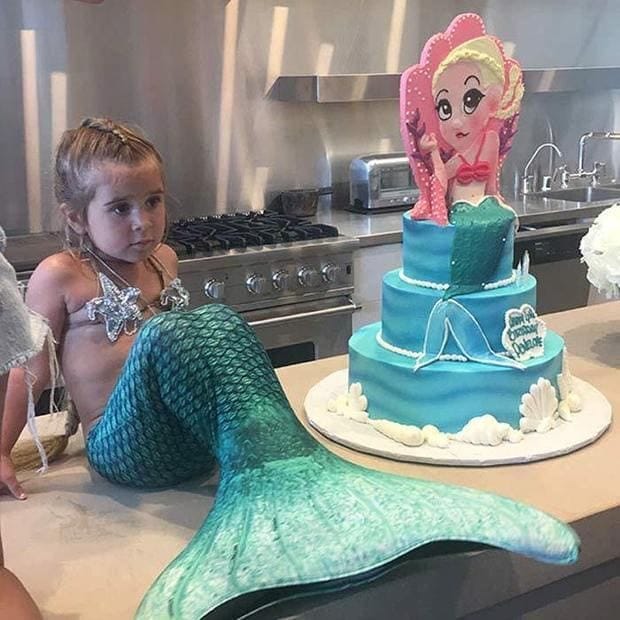 At their party the girls were presented with an amazing mermaid birthday cake.
<br>Photo: Snapchat/Kylie Jenner