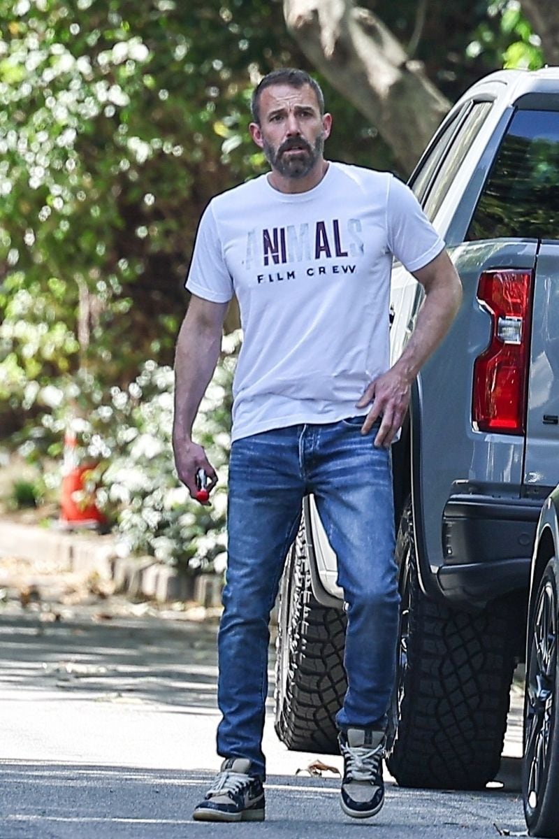 Ben Affleck was photographed dropping off flowers at Garner's home