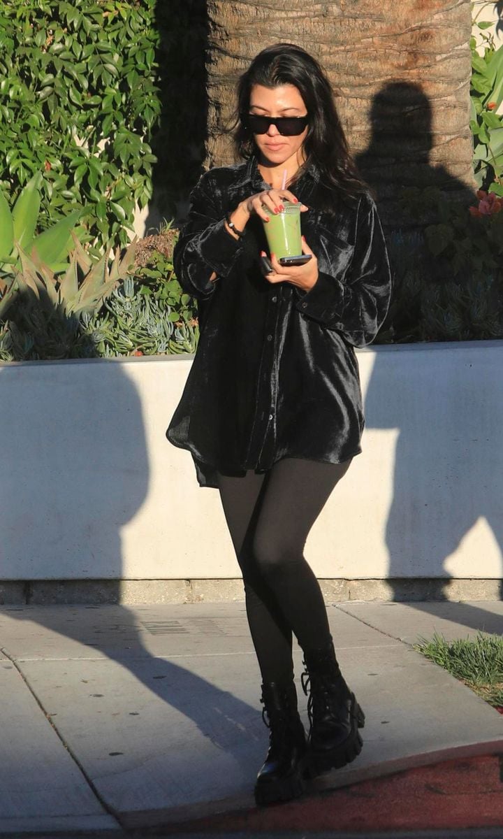 Kourtney Kardashian looked grungy comfortable