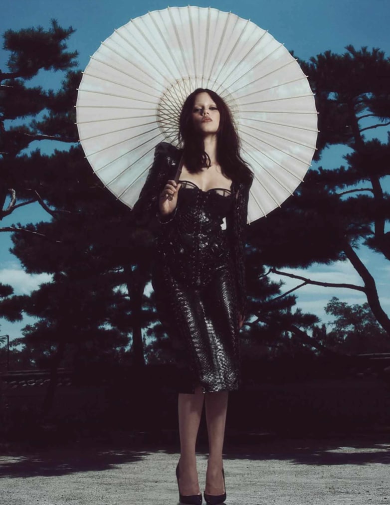 Jenna's ensemble included a skin-tight black crocodile-embossed patent leather pencil skirt.