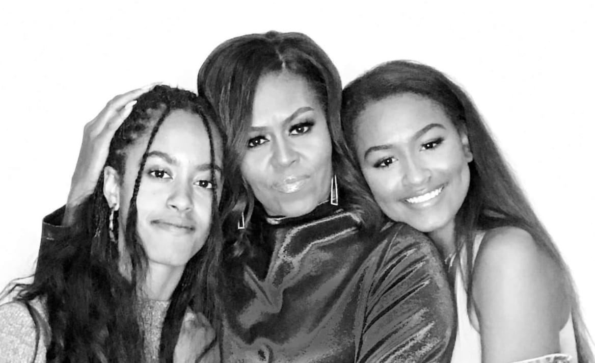 Malia, Michelle and Sasha in Barack Obama's post