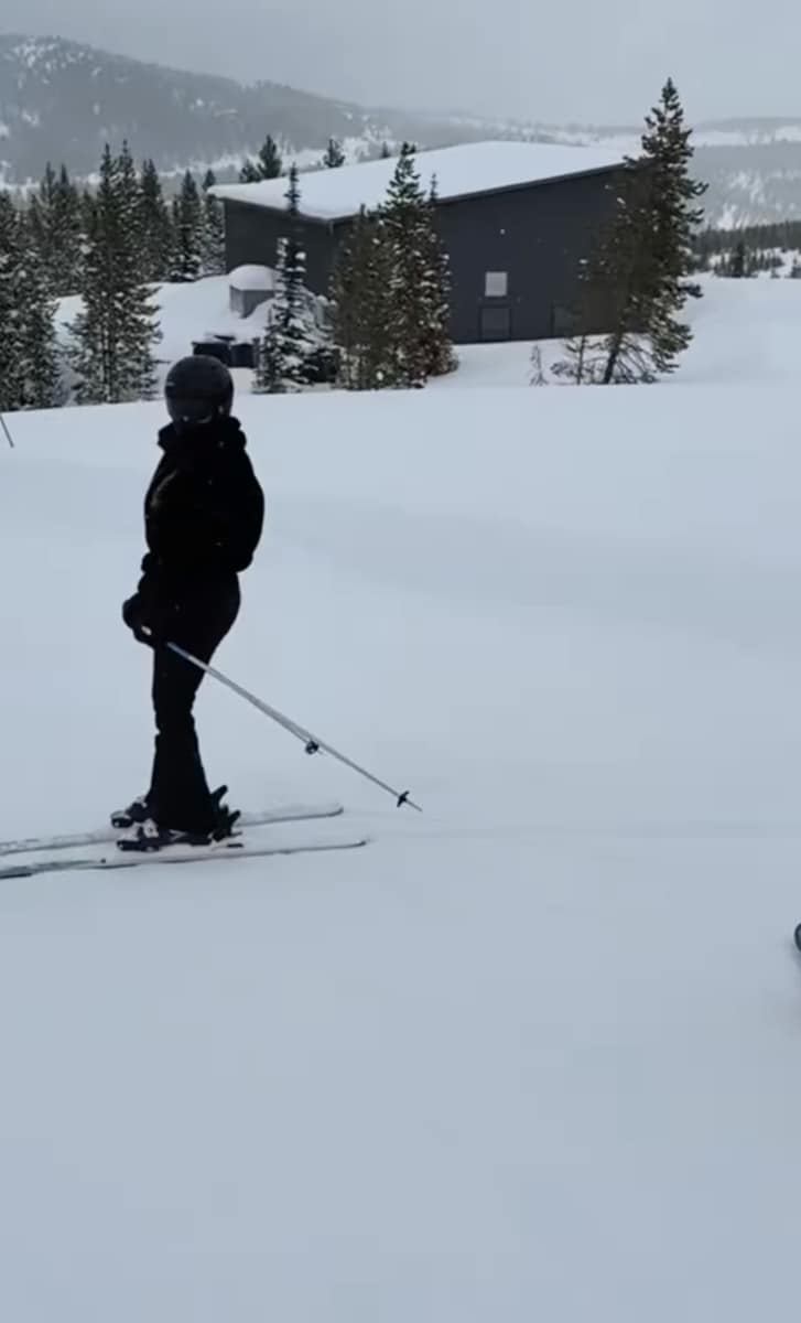 Bryant shared videos of her daughters' skiing skills
