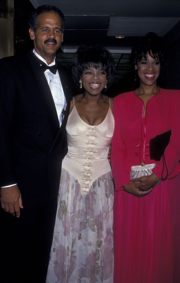 Steadman Graham, Oprah Winfrey y Gayle King asisten a la 21ª edición anual de los premios Emmy diurnos el 25 de mayo de 1994 en el Hotel Waldorf Astoria de la ciudad de Nueva York