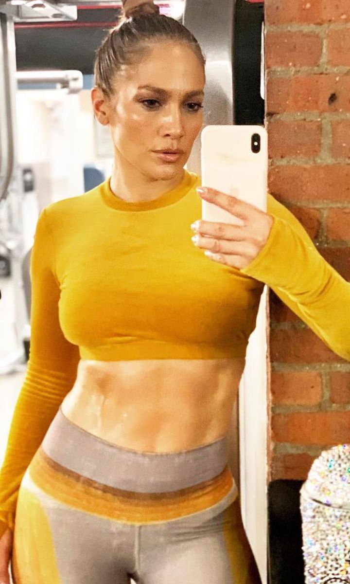 Jennifer Lopez puts abs on display