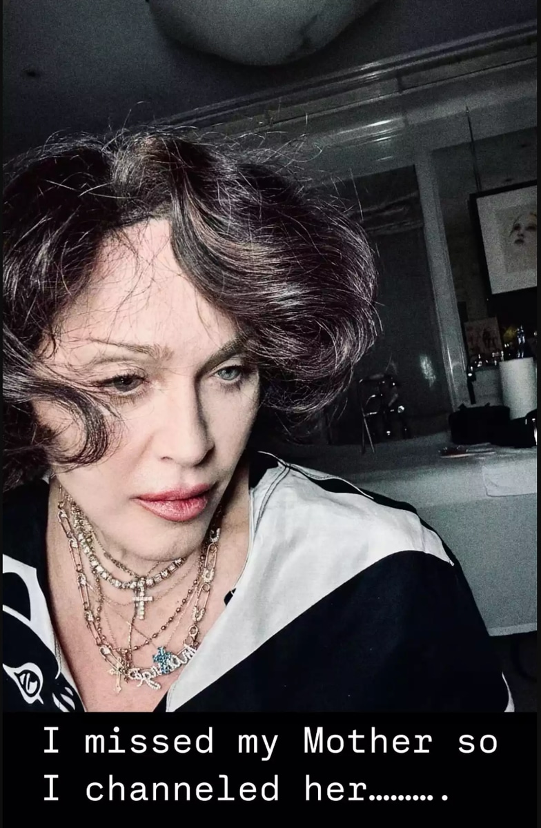 Madonna tribute her mom with Brunette wig