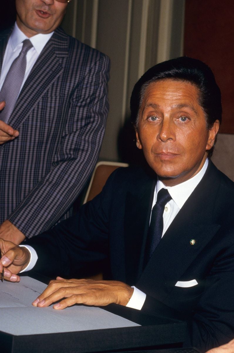 Valentino Garavani sold his company in 1998 to the Italian conglomerate HdP for approximately $300 million but continued working for the house until his retirement in 2008. 