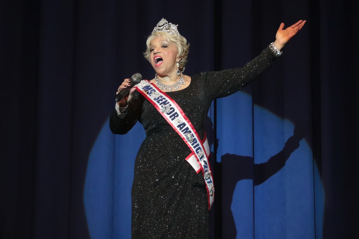 Senior Ms. America, Carolyn Slade Harden sings National Anthem