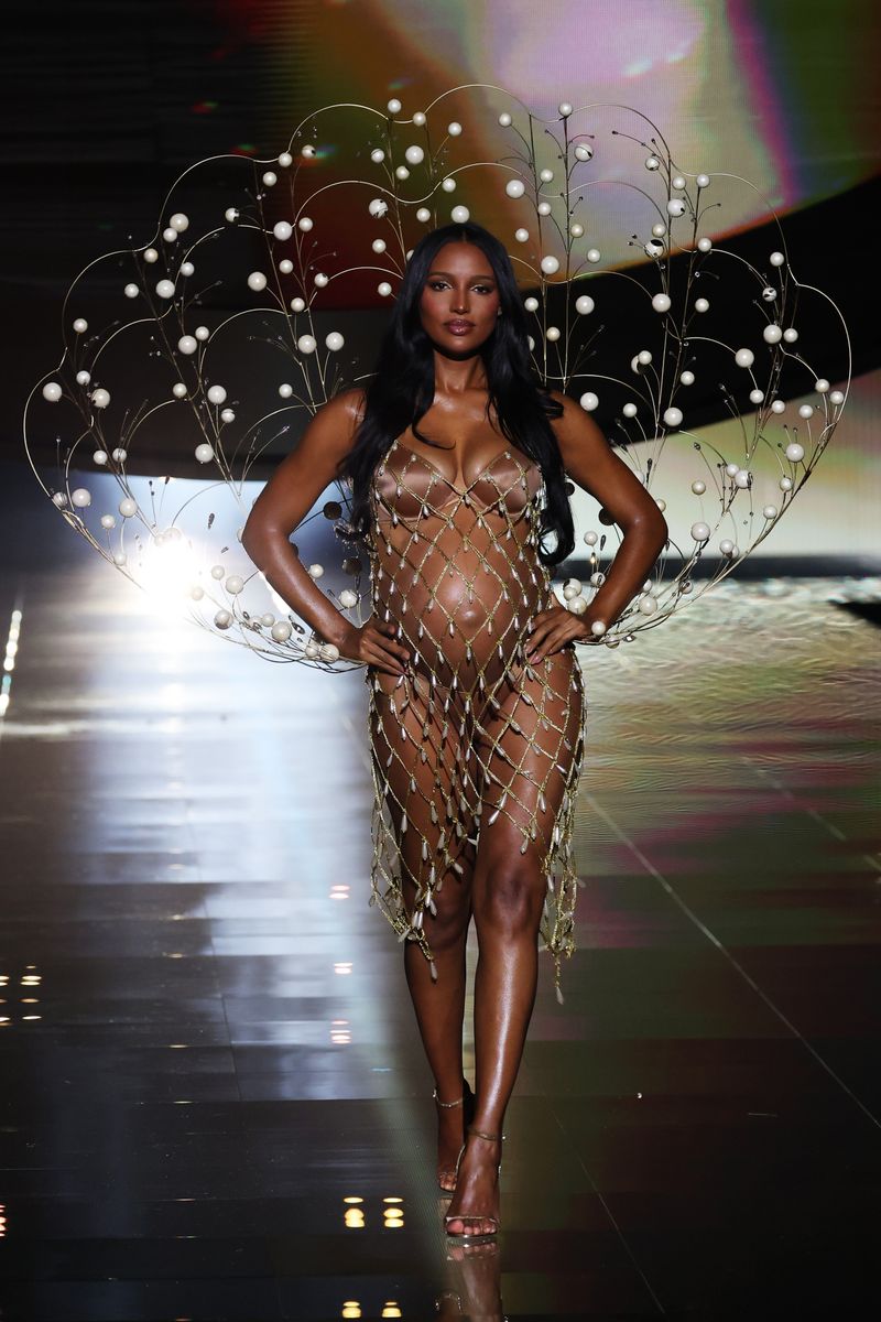 Jasmine Tookes (2025): Embarazada de nueve meses y dueña del escenario