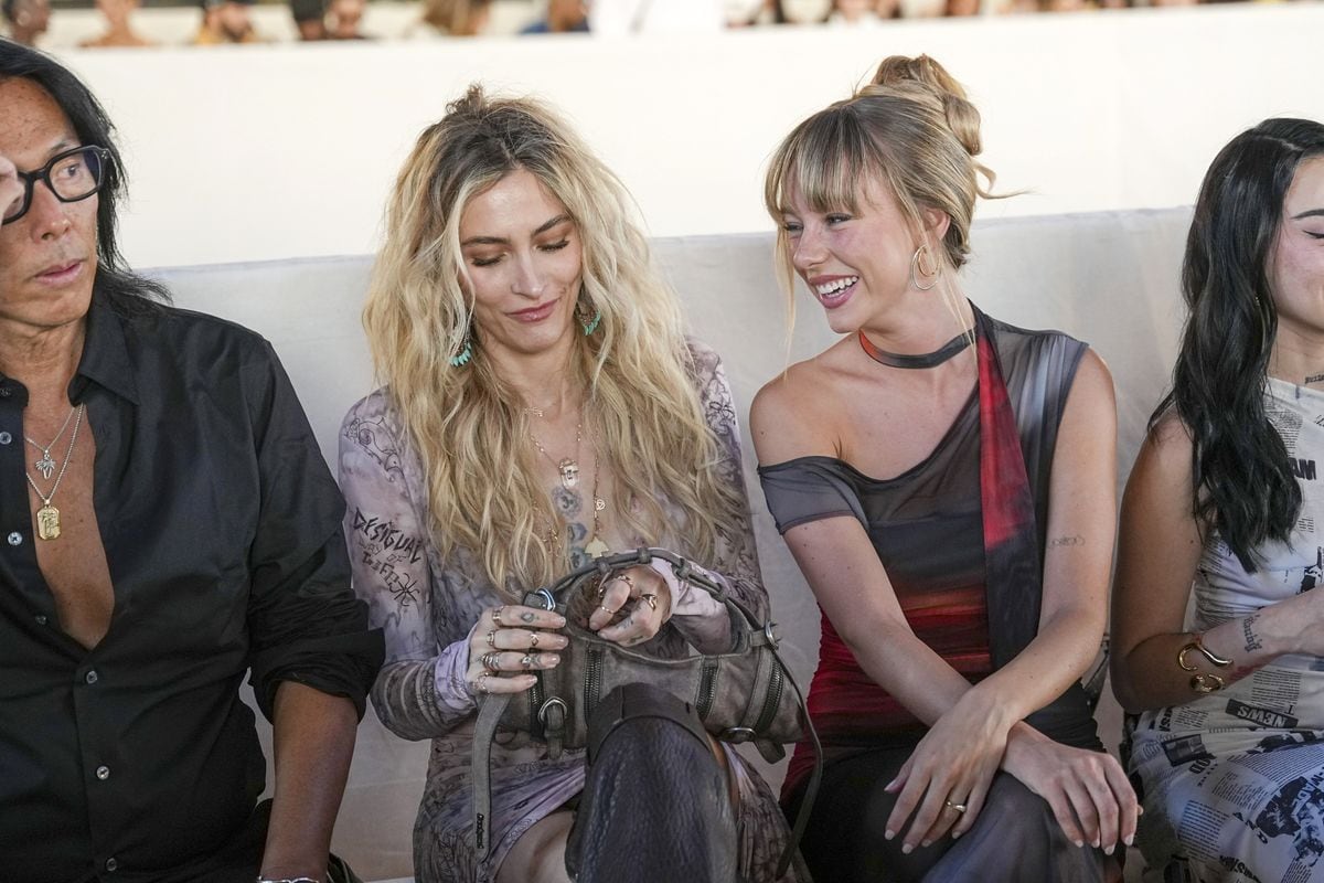 Paris Jackson and Ester Expósito were spotted side by side again, but this time with selfies, laughter, and a warm embrace 
