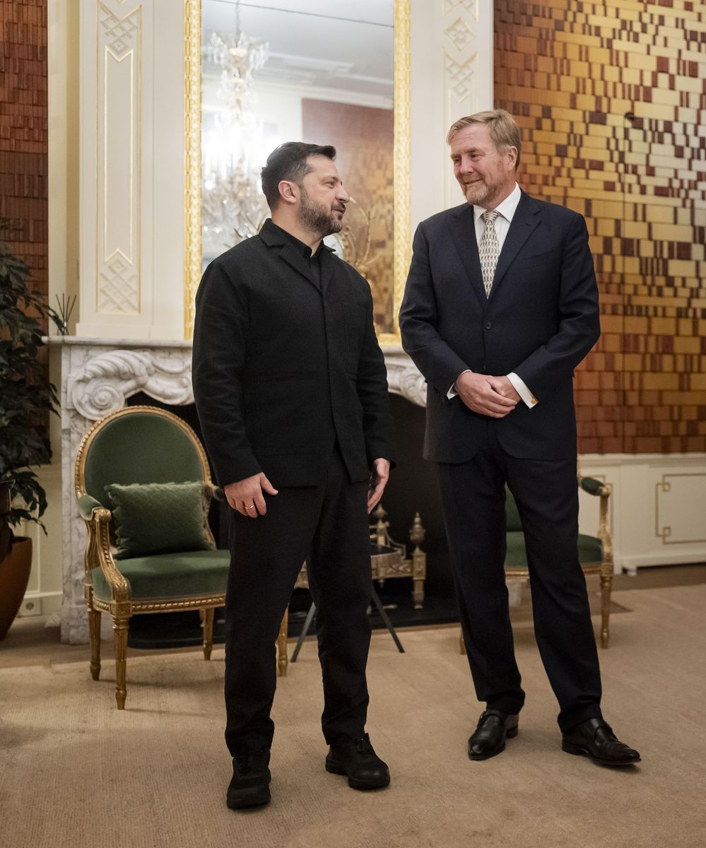 King Willem-Alexander welcomes Ukrainian President Volodymyr Zelensky to Huis ten Bosch Palace on October 28, 2026.