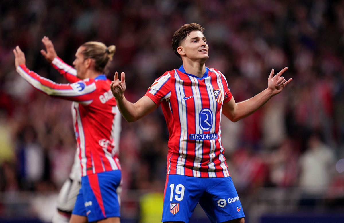 Julian Alvarez of Atletico de Madrid celebrates scoring his team's third goal during the LaLiga match between Atletico de Madrid and Rayo Vallecano