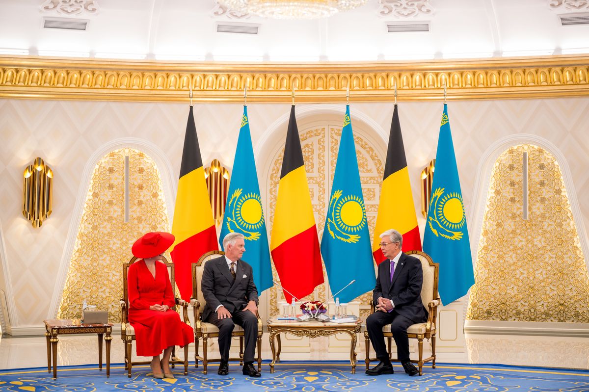 Queen Mathilde brought a vibrant splash of color to Astana on October 12, joining King Philippe for an official welcome at Kazakhstan’s Akorda Presidential Palace.