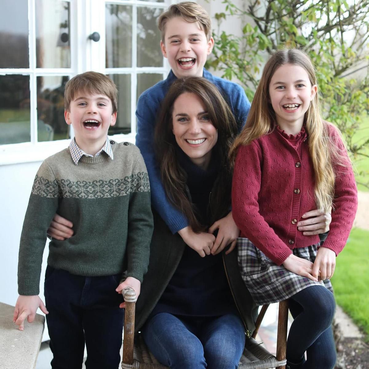 Prince Louis appears to be missing a bottom tooth in the picture with his mom and siblings
