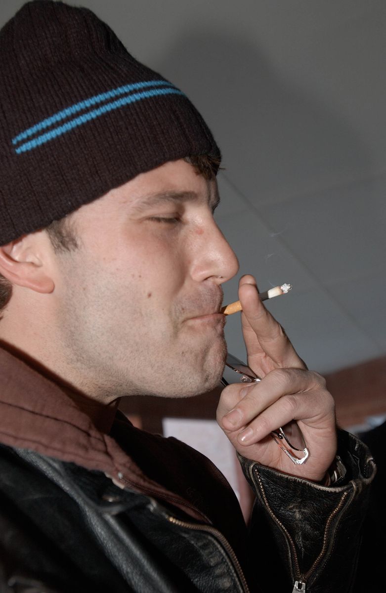 Ben smokes a cigarette as he attends the premiere of "Gerry" on January 12, 2002 