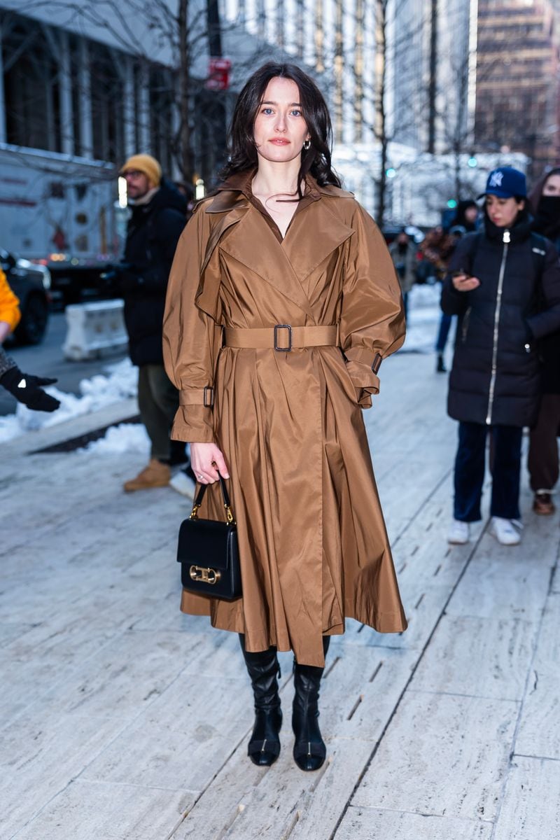  Sarah Pidgeon attends the Carolina Herrera fashion show 