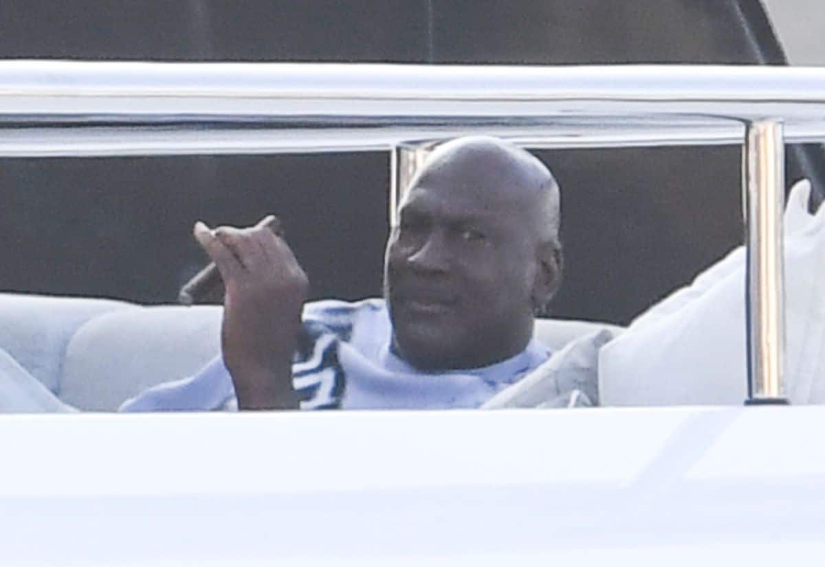 

The family then chills in the Italian vibes, as they reach Michael Jordan's yacht moored in Porto Cervo with Jordan topping everything off, puffing on his trademark cigar and sporting a jumper from his clothing range.