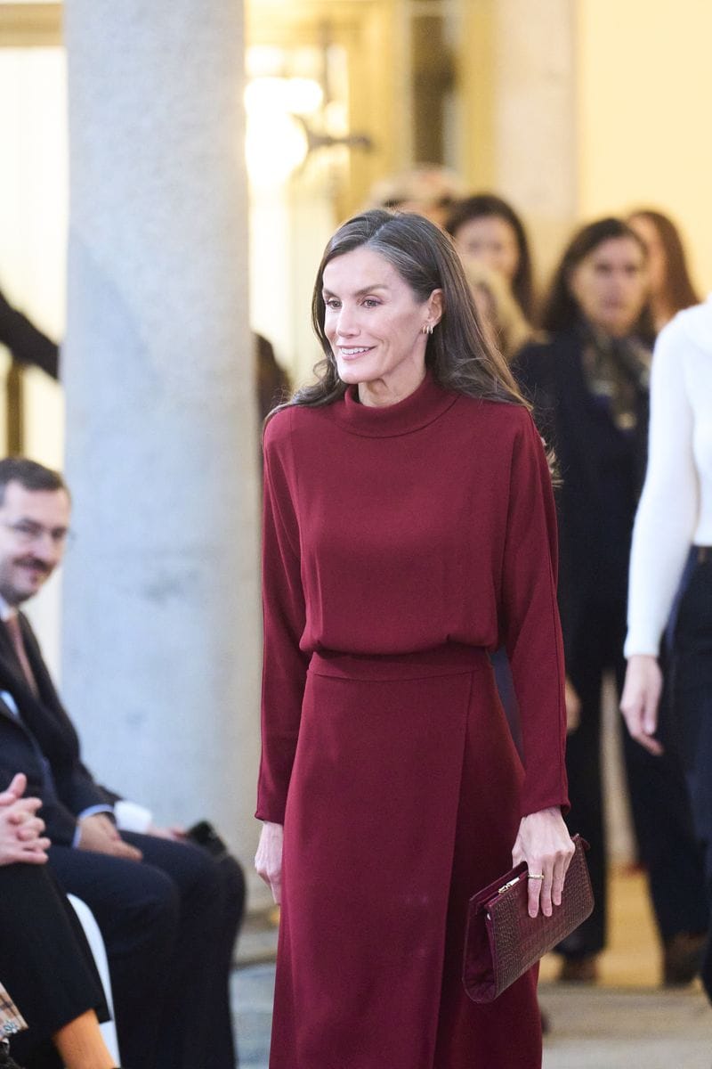 Featuring a cherry-red hue, Queen Letizia's ensemble was perfect for the season
