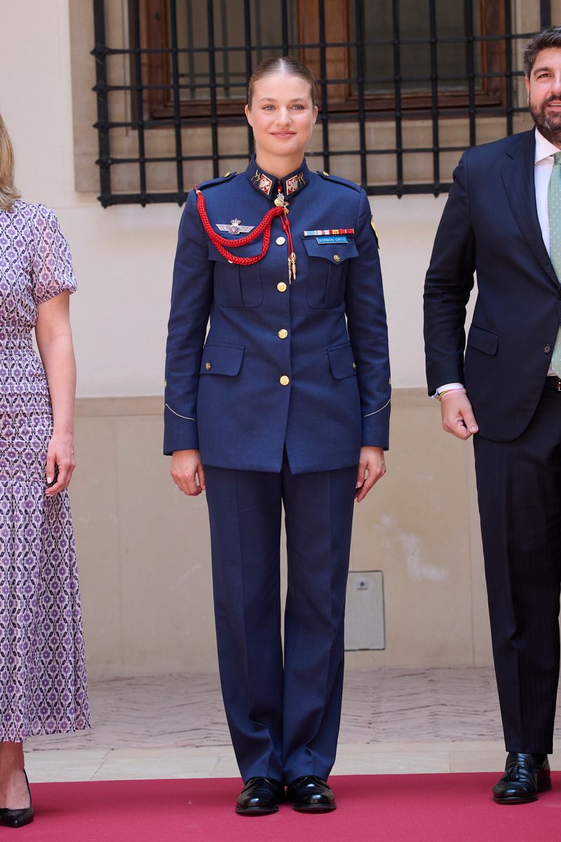 Princess Leonor says farewell to Murcia after completing her academy training.
