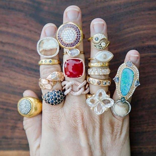 Alanis was robbed of $2 million worth of jewelry.
Photo: Instagram/@alanis