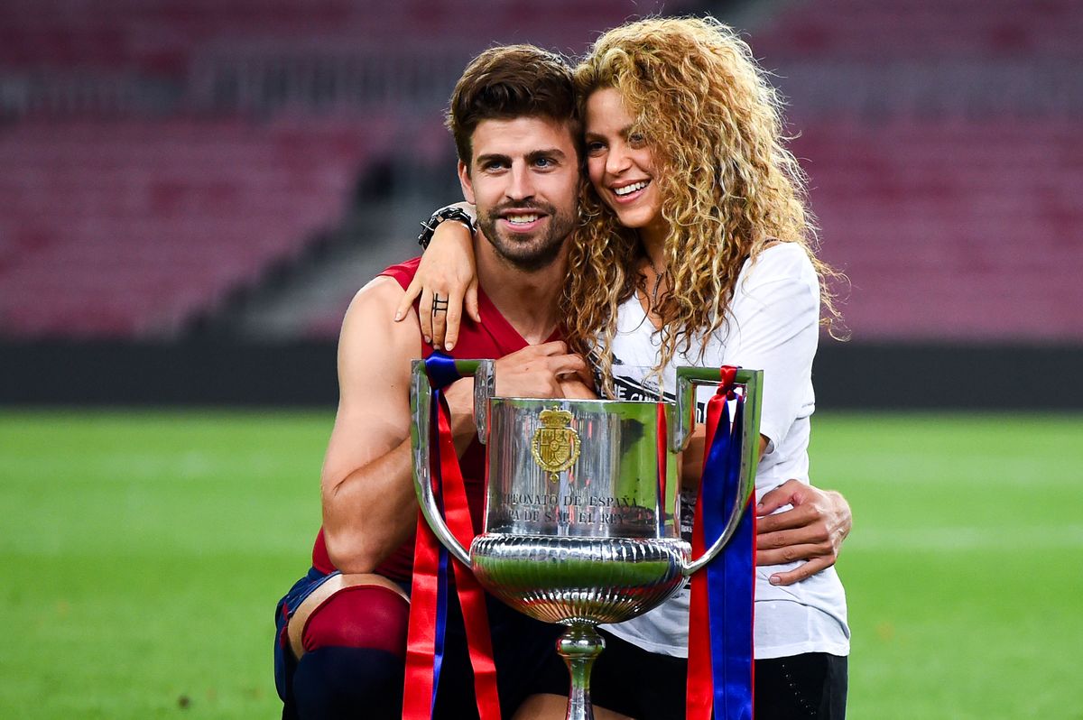 Gerard Piqué and Shakira posing with the trophy after Barcelona won the Copa del Rey Final match against Athletic Club in 2015