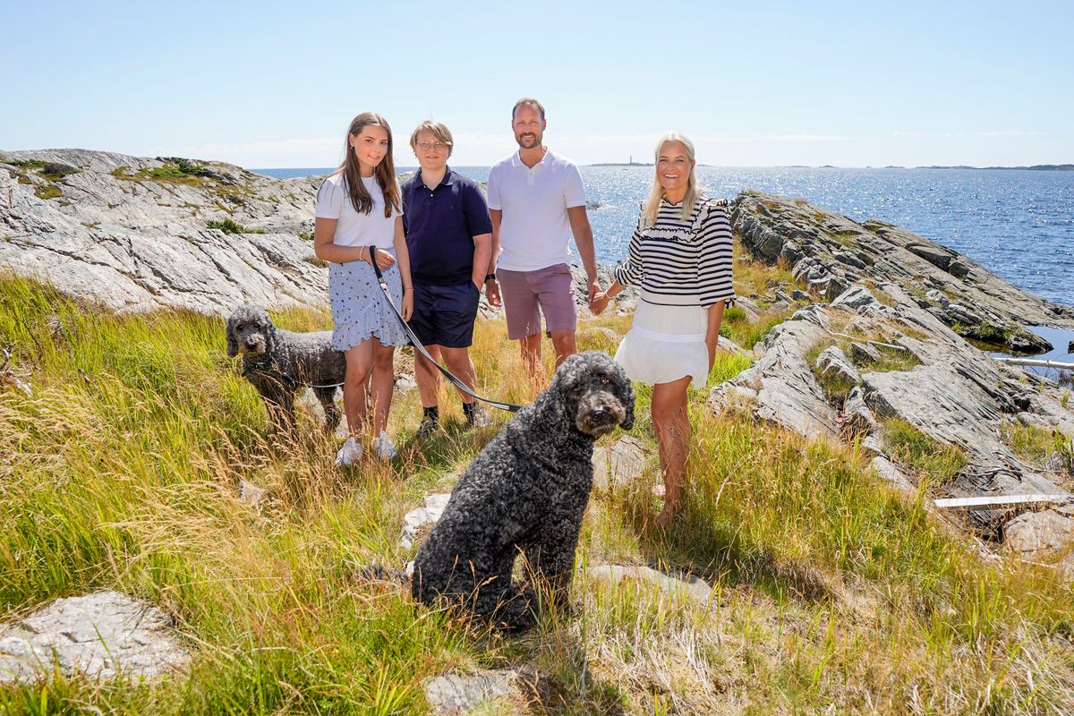 Crown Prince Haakon and Crown Princess Mette-Marit, alongside their kids Prince Sverre Magnus and Princess Ingrid Alexandra, and their dogs, Milly Kakao and Muffins Krakebolle