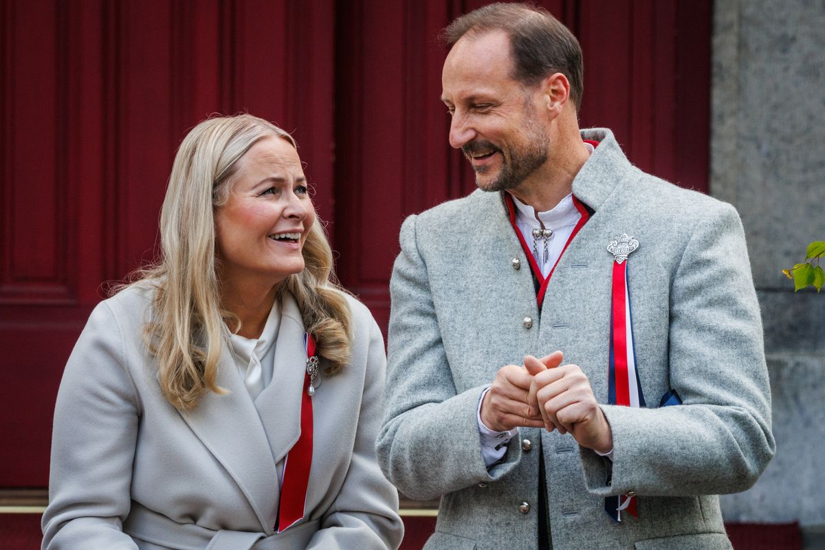 The most fragile image of Princess Mette-Marit on National Day: oxygen, pauses, and a severe coughing episode