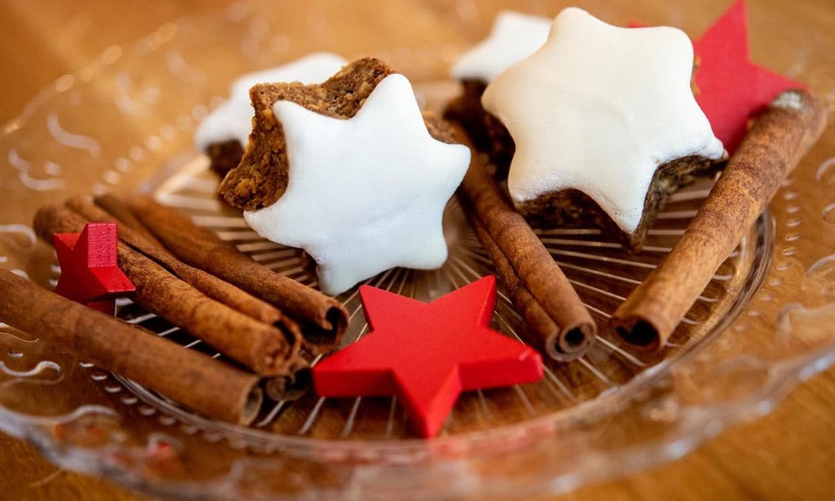 Cinnamon stars day