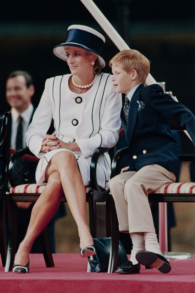 Many of these videos also include moments featuring Princess Diana interacting warmly and playfully with her young son, reinforcing perceptions of Harry’s early personality as lively and affectionate.