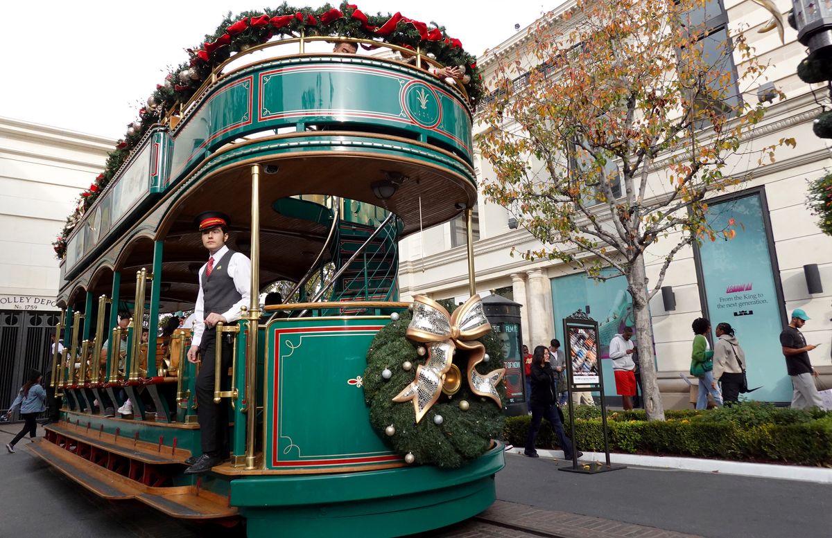 Christmas at the Grove (Nov 17): Drone shows, snowfall, live music, and fireworks accompany the iconic tree lighting.