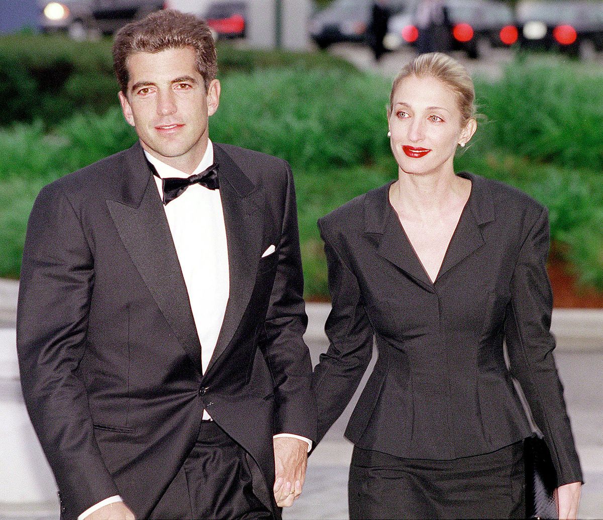John F. Kennedy, Jr. and his wife Carolyn Bessette Kennedy arrive at the annual John F. Kennedy Library Foundation dinner 