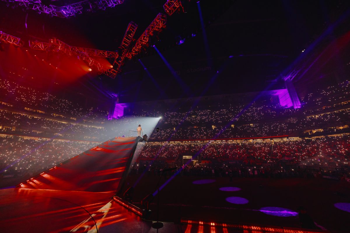 Speaking exclusively to ¡HOLA! before taking the stage, Balvin reflected on how much has changed since his first performance at the Houston Rodeo.