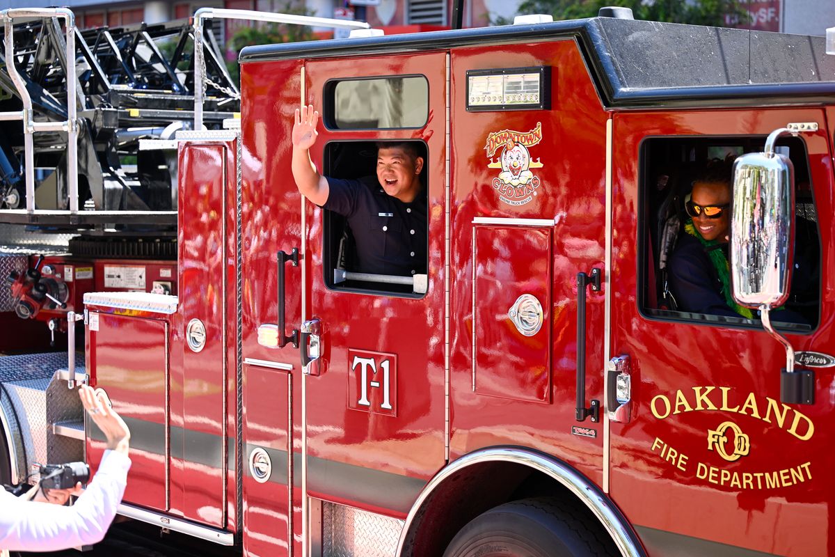 The heartwarming rescue has been praised across social media, with viewers applauding firefighters for showing compassion toward every life, no matter how small.
