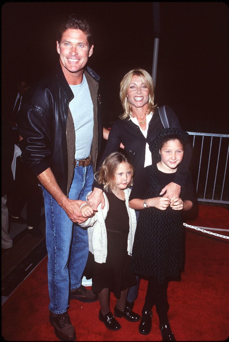 David Hasselhoff and Pamela Bach with their daughters at the premiere of Lion King II