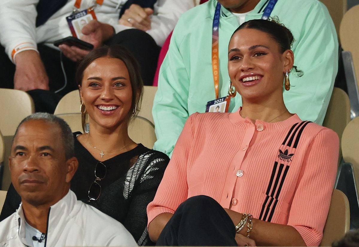 Trinity Rodman sits in Ben Shelton's player box during his first-round match against Italy's Lorenzo Sonego