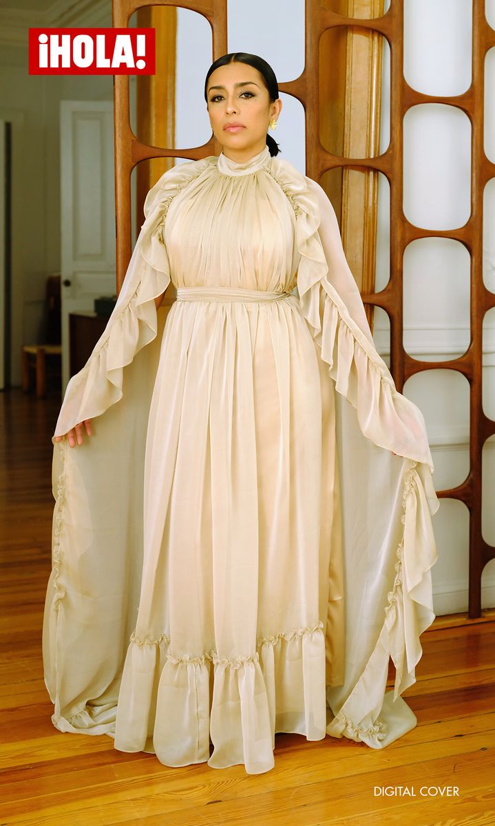 With a boho-chic essence and high artisanal design, Adriana Paz stuns in a ruffled dress with a cape by Neithan Herbert. 