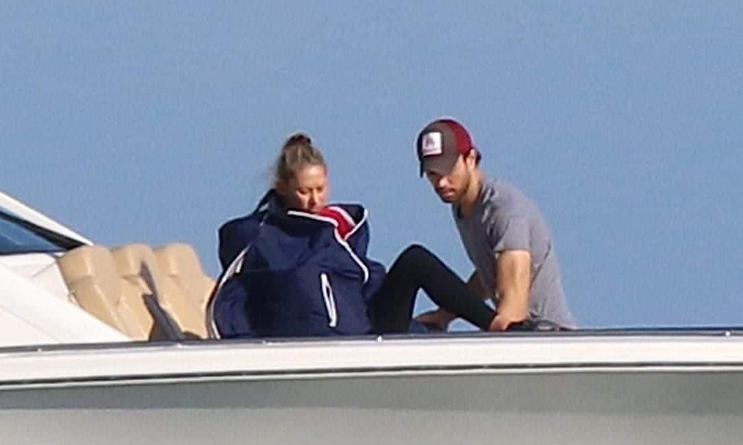 Enrique Iglesias and Anna Kournikova on their yacth