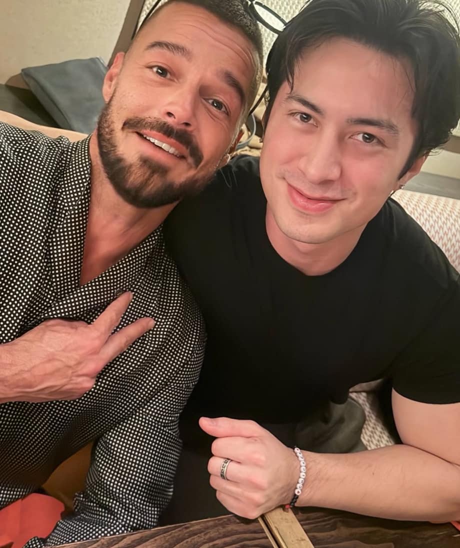 Ricky Martin and Hudson Williams shared a stylish moment during a pre-show dinner on Sunday.