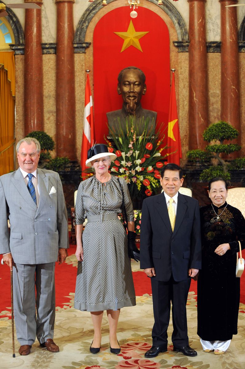 Queen Margrethe and Prince Henrik with Vietnam’s then-President Nguyễn Minh Triết and his wife, Trần Thị Kim Chi, in Hanoi in November 2009. The visit reflected the Danish royal family’s longstanding ties to the country, where Henrik spent part of his childhood.